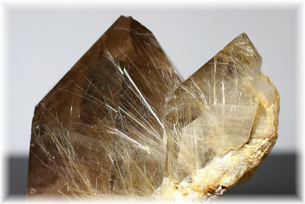 ブラジル産]ゴールドルチルクォーツクラスター（原石） - 埼玉県吉川市