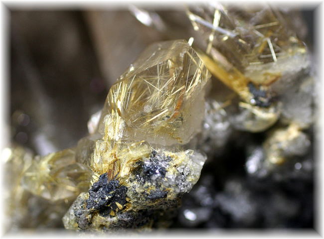 ブラジル産]ゴールドルチルクォーツクラスター（原石） - 埼玉県吉川市