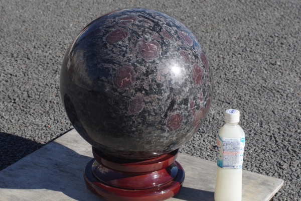 超特大 ガーネットインヌーマイト丸玉33㎝ 天然石販売の名取貴石