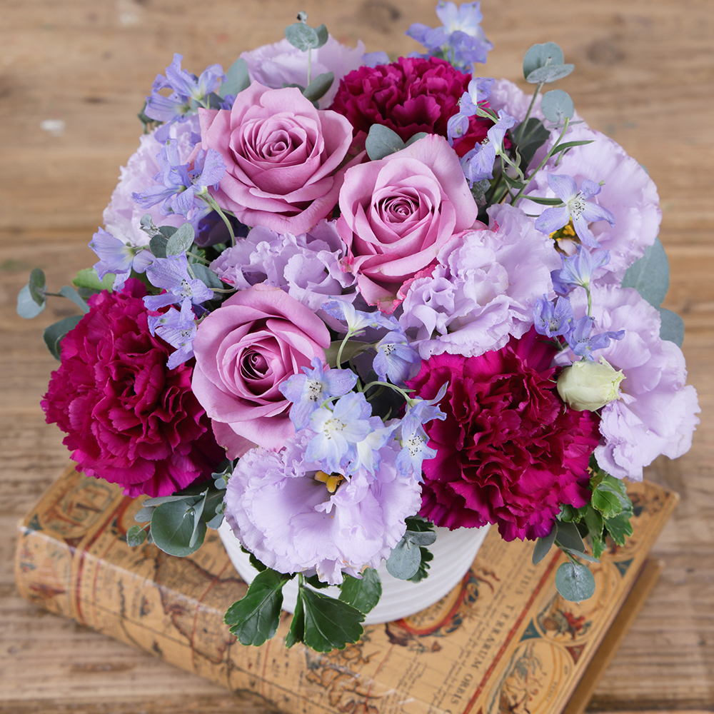 フラワーアレンジメント（パープル系カラー）: リビング・ホビー