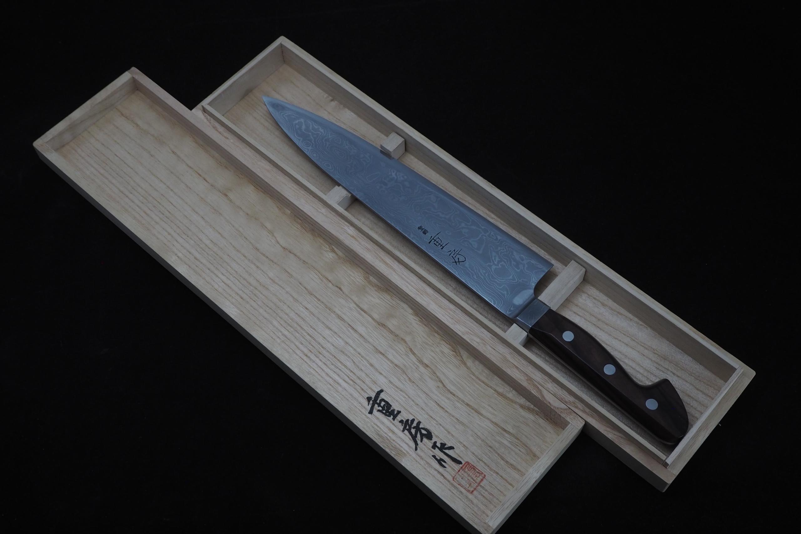 飯塚重房 鍛地 ツバ付牛刀240㎜・両刃（桐箱入り） | 日本刃物総本店