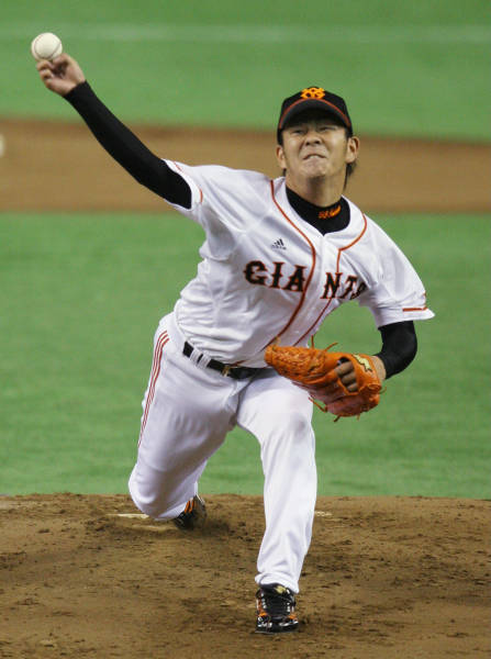 中日戦で力投する巨人先発の福田聡志投手＝東京ドーム：野球賭博問題