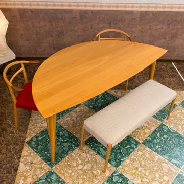 軽い椅子でつくるLDスタイル 日進木工：WHITE WOODリーフテーブルWOT