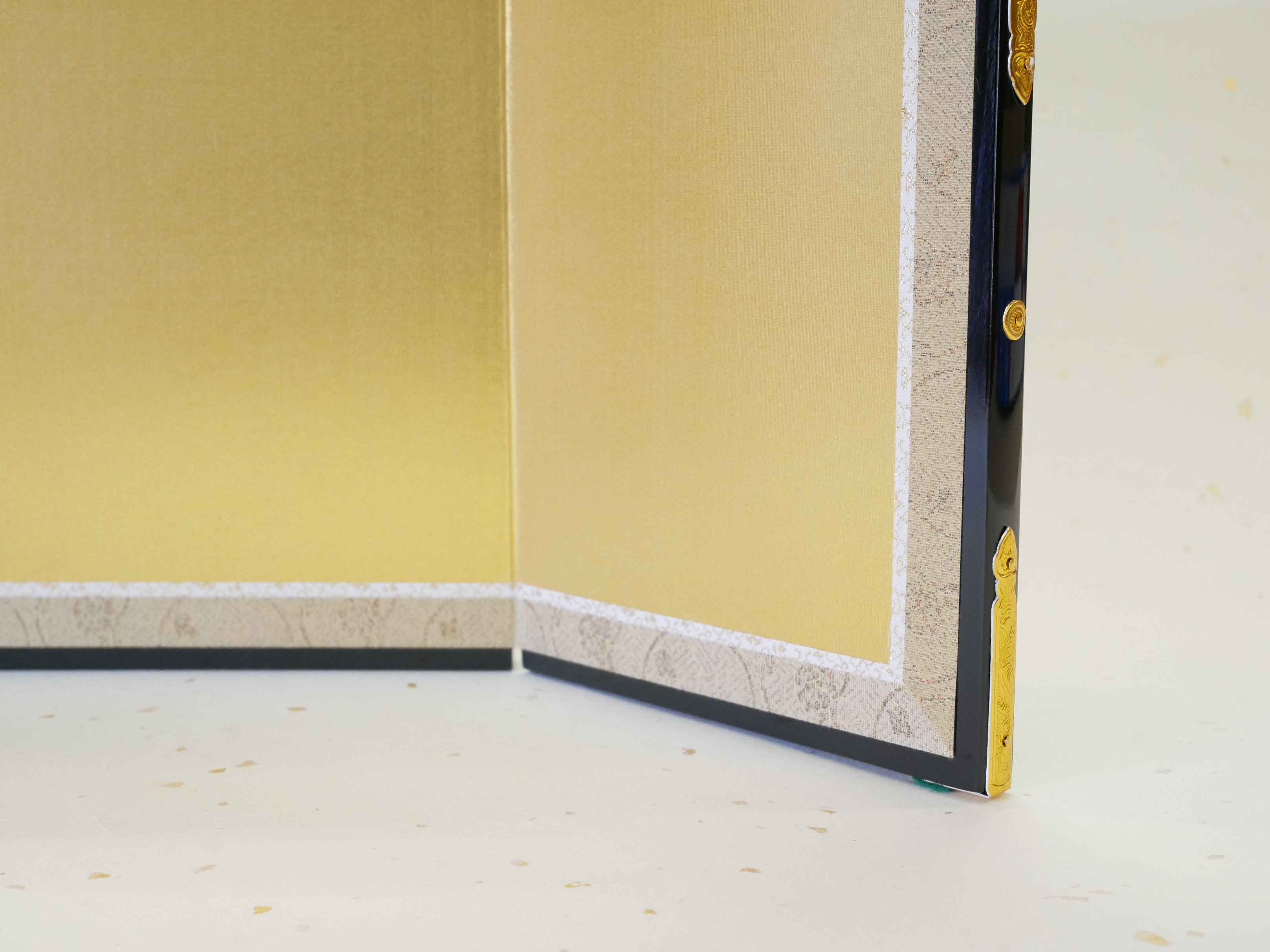 和泉の御蔵 / 13号三曲屏風「新裏箔」