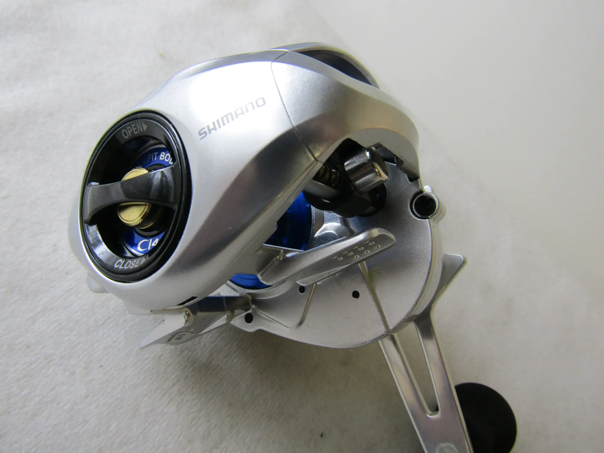 ステファーノ201XG（左） - 29,700円 : 海釣り、船釣り専門店の沖三昧