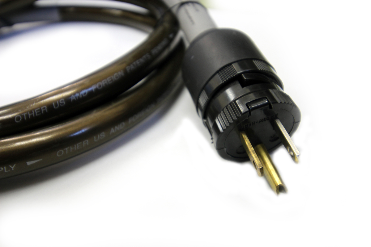 中古品のCARDASの電源ケーブル、Golden Power Cord(1.5m)のご紹介です。