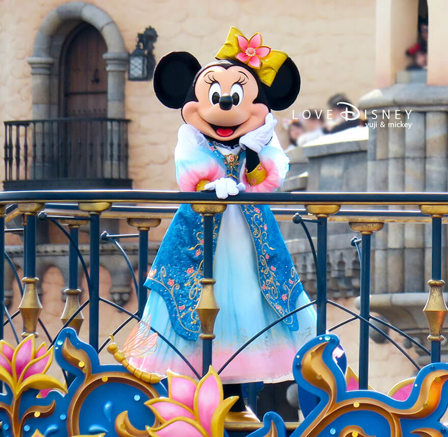 ミッキー広場立ち見最前列で鑑賞した「ファンタジースプリングス