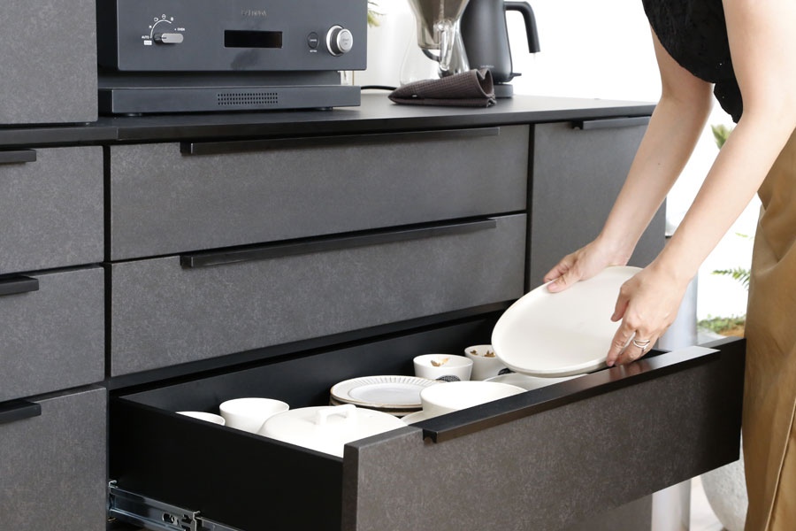 ブラックカラーが印象的 キッチンカウンター - 食器棚・キッチンボード