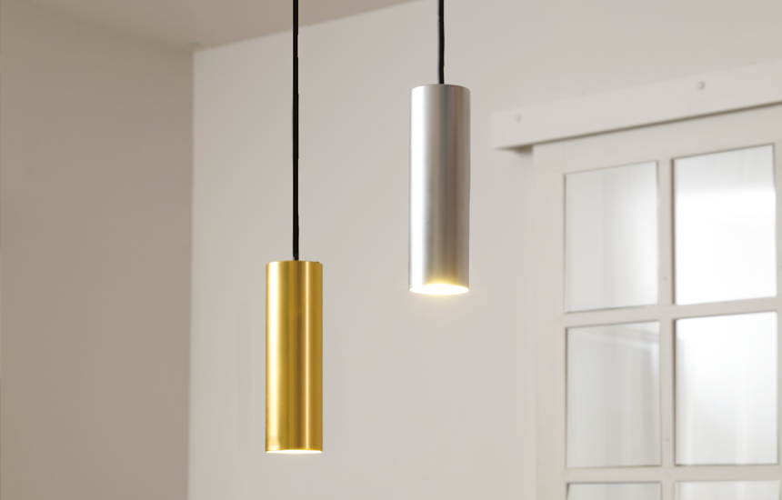 シルバー色のペンダントライトを設置してオシャレな部屋にしよう