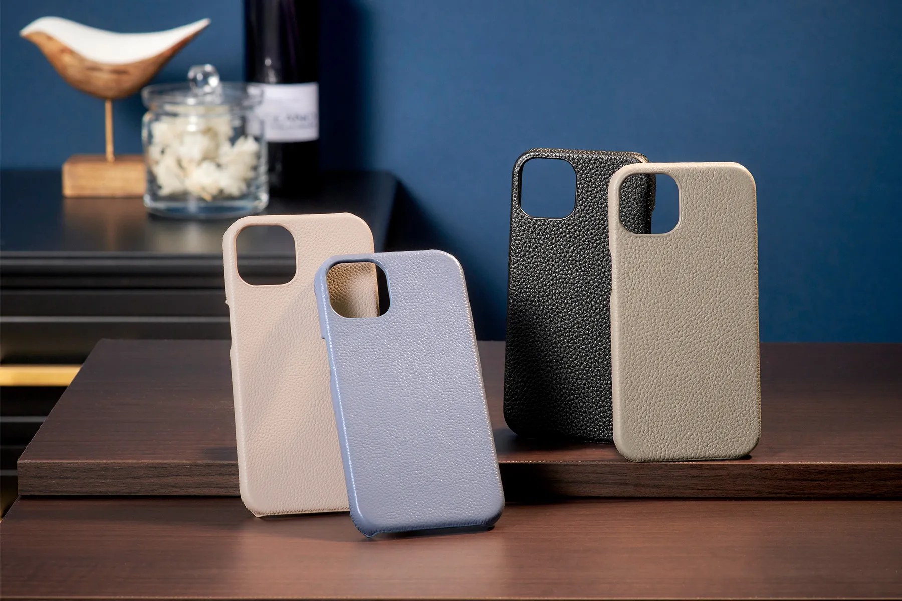 シンプルなデザインで人気のiPhoneケース | 革製品ブランド