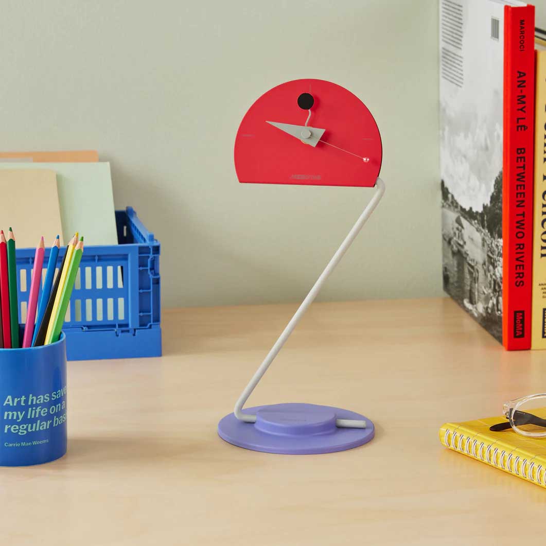 ピーコック デスククロック レッド(レッド)：ホーム