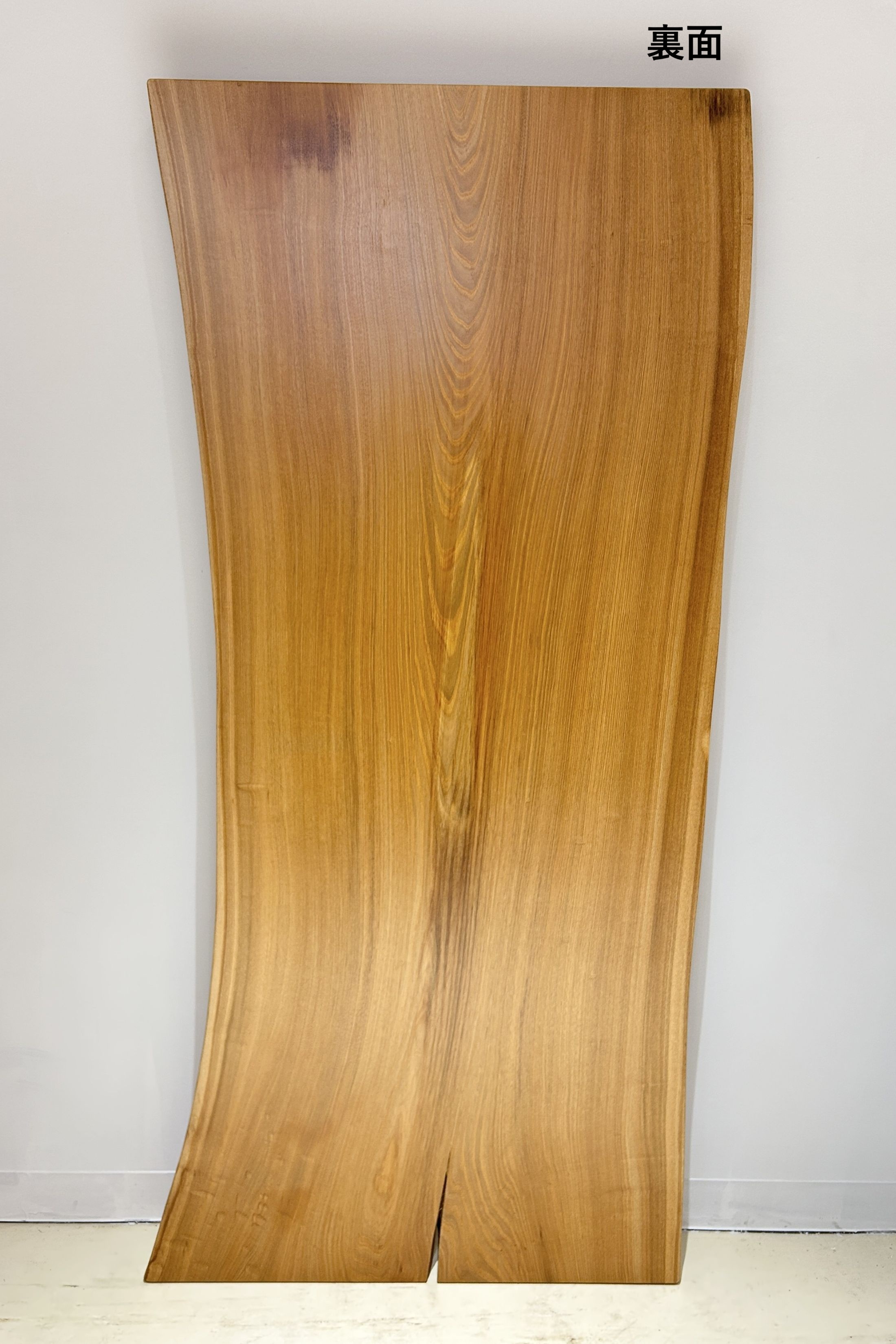 天然木 東京 新宿 東五軒町展示 モンキーポット材 一枚板 テーブル用天