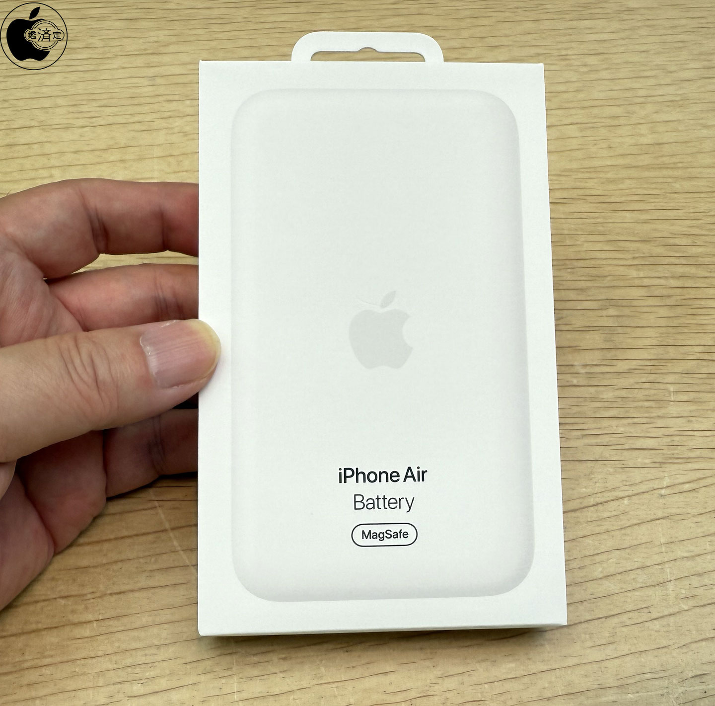 Apple、iPhone Air用MagSafeバッテリー「iPhone Air MagSafeバッテリー