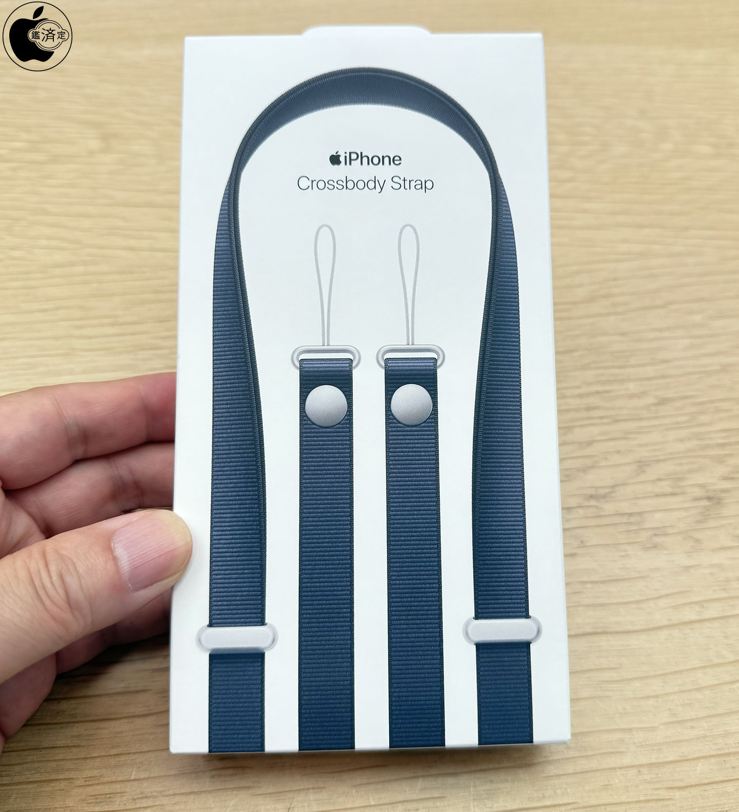 Apple、一部のApple製ケースに取りつけて使用する「クロスボディ