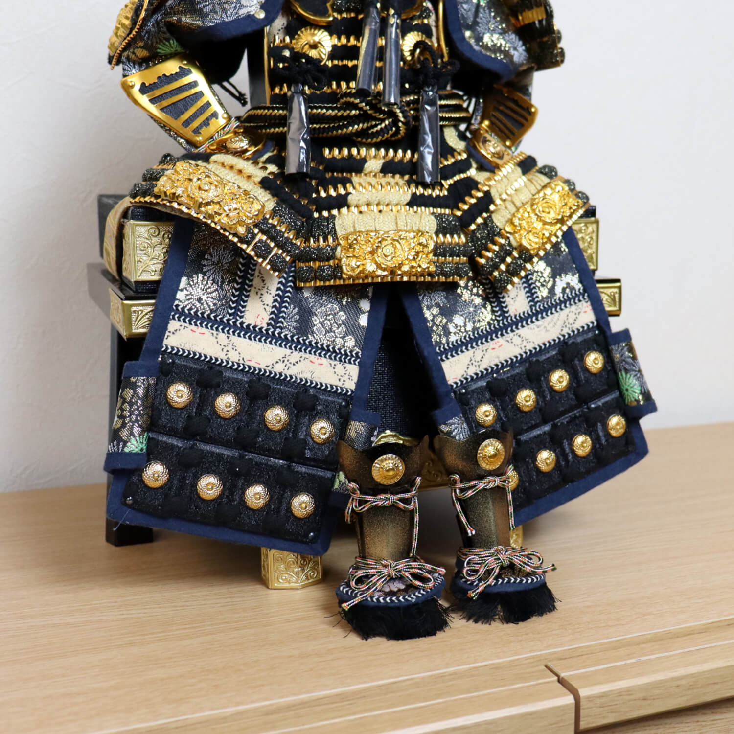 5号 伊達政宗 鎧飾 戦国 武将 名将 単品 彫金前立 金小札 黒沢瀉糸縅