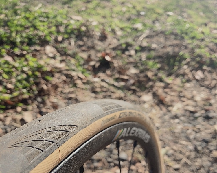 オールシーズン使える万能ハイスペックタイヤ CONTINENTAL GRAND PRIX