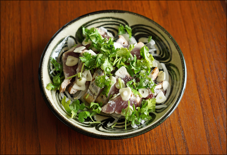 瀬戸本業窯 馬の目皿 7.5寸 黒 ｜ みんげい おくむら （日本と世界の民芸）