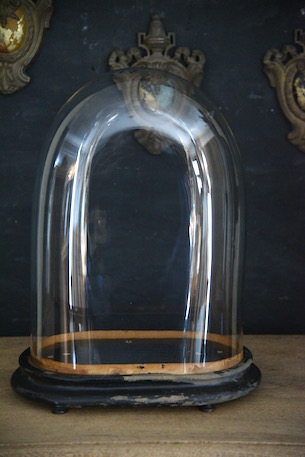 雰囲気あるオーバルガラスドーム b