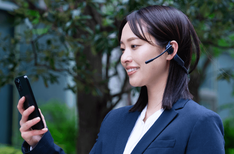 日本初AIイヤホン Navibook NB200