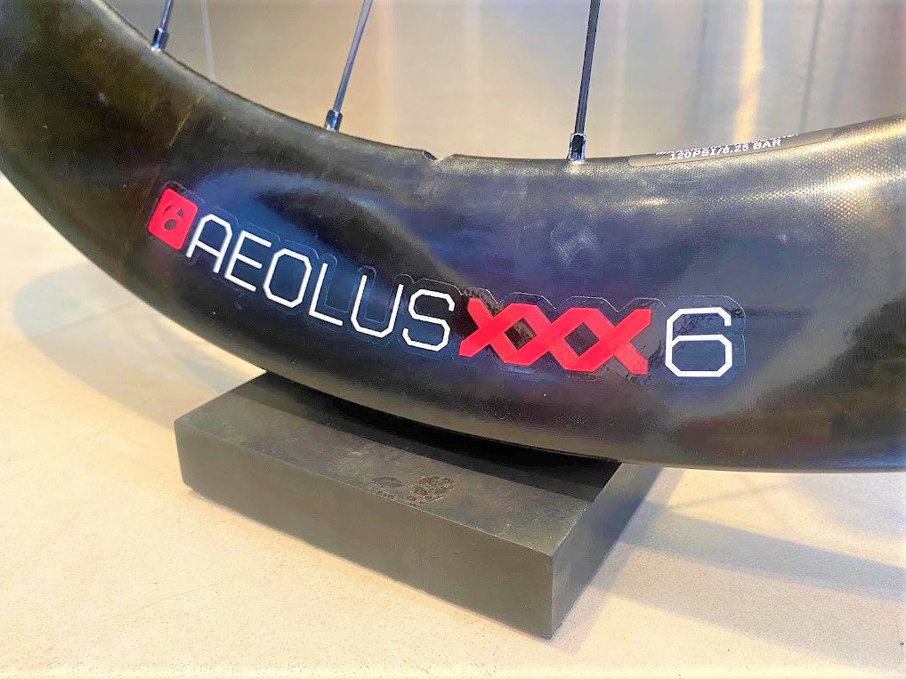 カーボンディープリムホイールお買い得セール！・MAVIC COSMIC SLR45