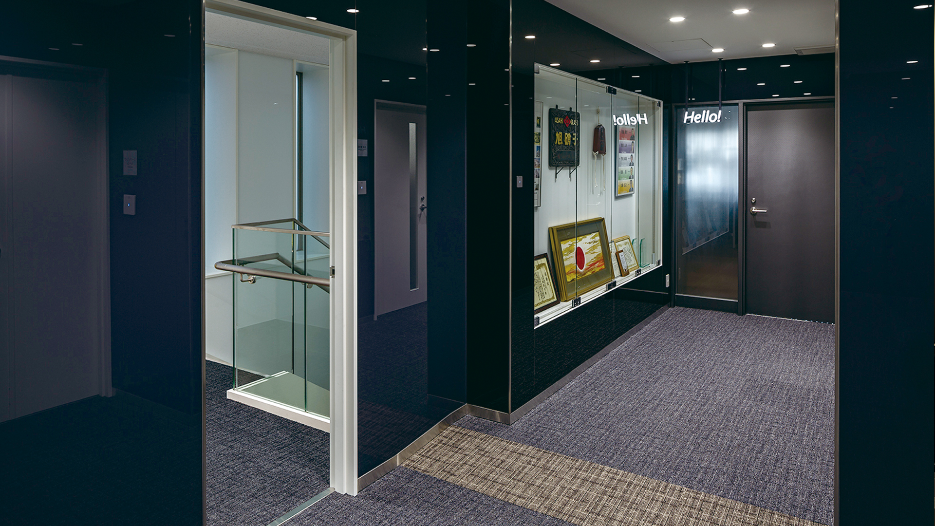 ショーケース | 日研オフィスギャラリー | 日研硝子株式会社