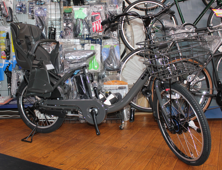 ブリヂストンの子乗せ電動自転車ビッケモブddのグレーが入荷いたしました。