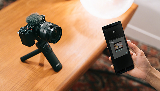 VLOGCAM ZV-E10 特長 : SNS投稿や編集に適したスマホ接続性 WEBカメラ