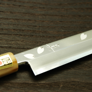 柳刃包丁 青一鋼 8寸 桜 鞘付 【包丁の＠堺英】