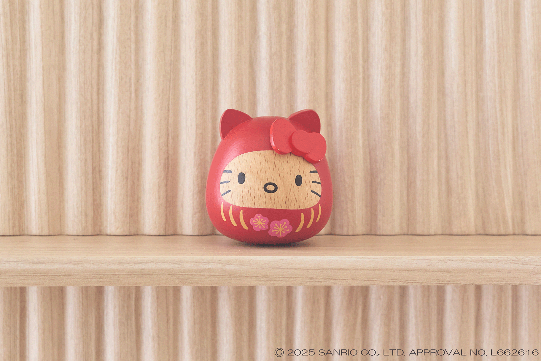 ニチガンの木製雑貨シリーズにサンリオキャラクターの「木製だるま」が