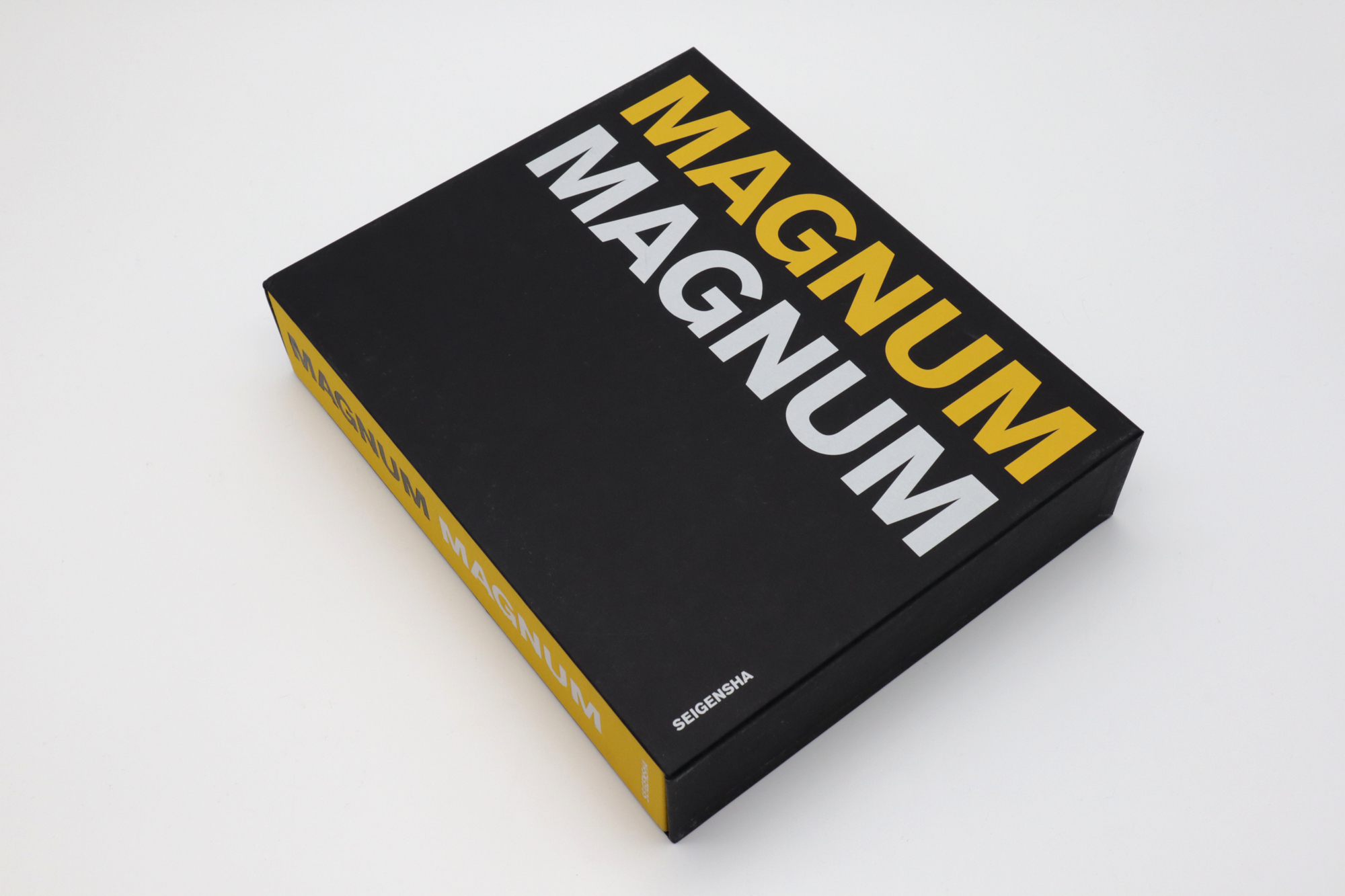 MAGNUM MAGNUM 増補改訂版｜青幻舎 SEIGENSHA Art Publishing, Inc.