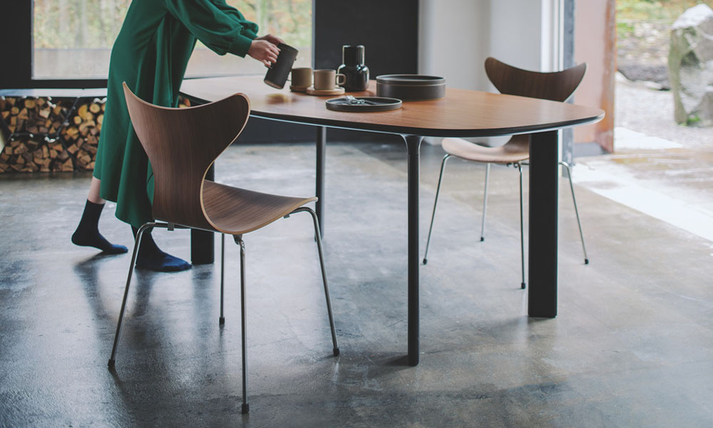 アナログテーブル JH43 W130×D105cm / ウォルナットFRITZ HANSEN