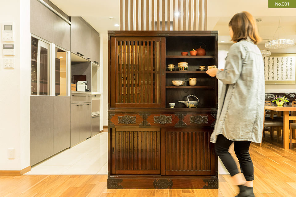日本の伝統と品格 水屋箪笥のある暮らし