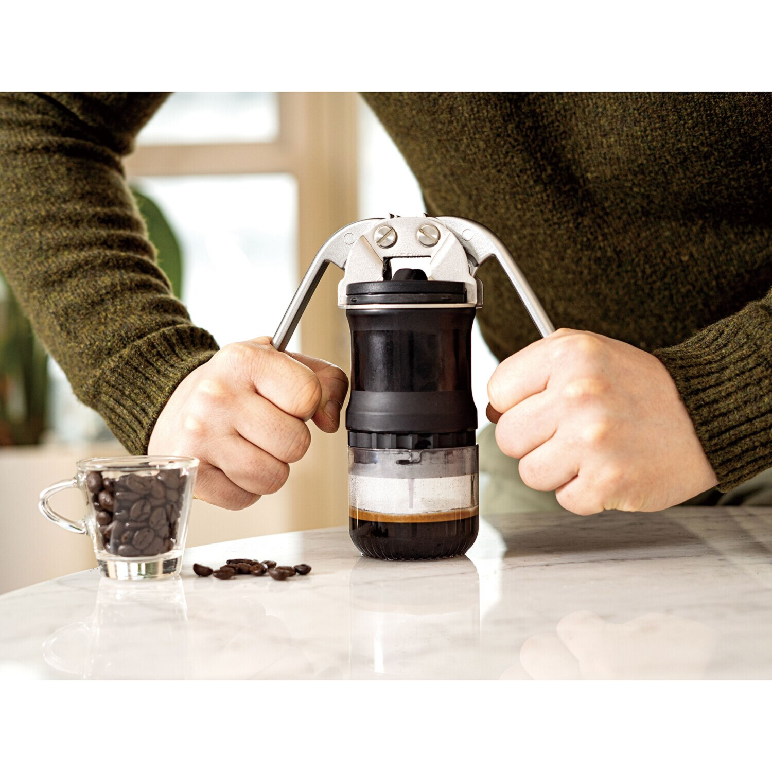 電源不要で 楽しくカフェ気分！ レバーを下げて エスプレッソを手軽に