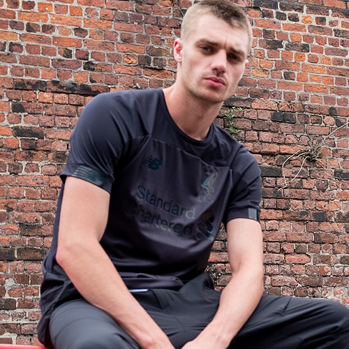 ニューバランス ”リバプールFC 19-20限定ブラックアウト ユニフォーム