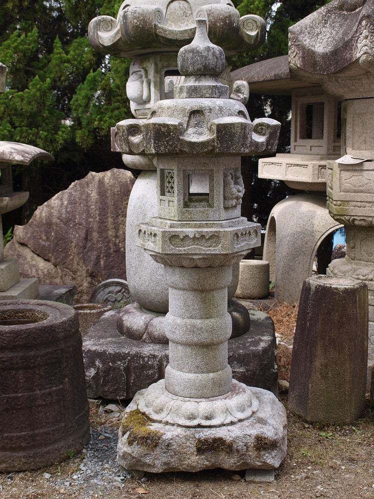 愛知県岡崎市の日本庭園石灯篭・水鉢蹲（つくばい）・石製品の製造販売