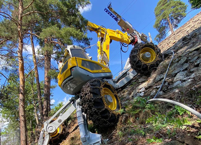 4輪多関節型作業機械 スパイダー | 株式会社サナース