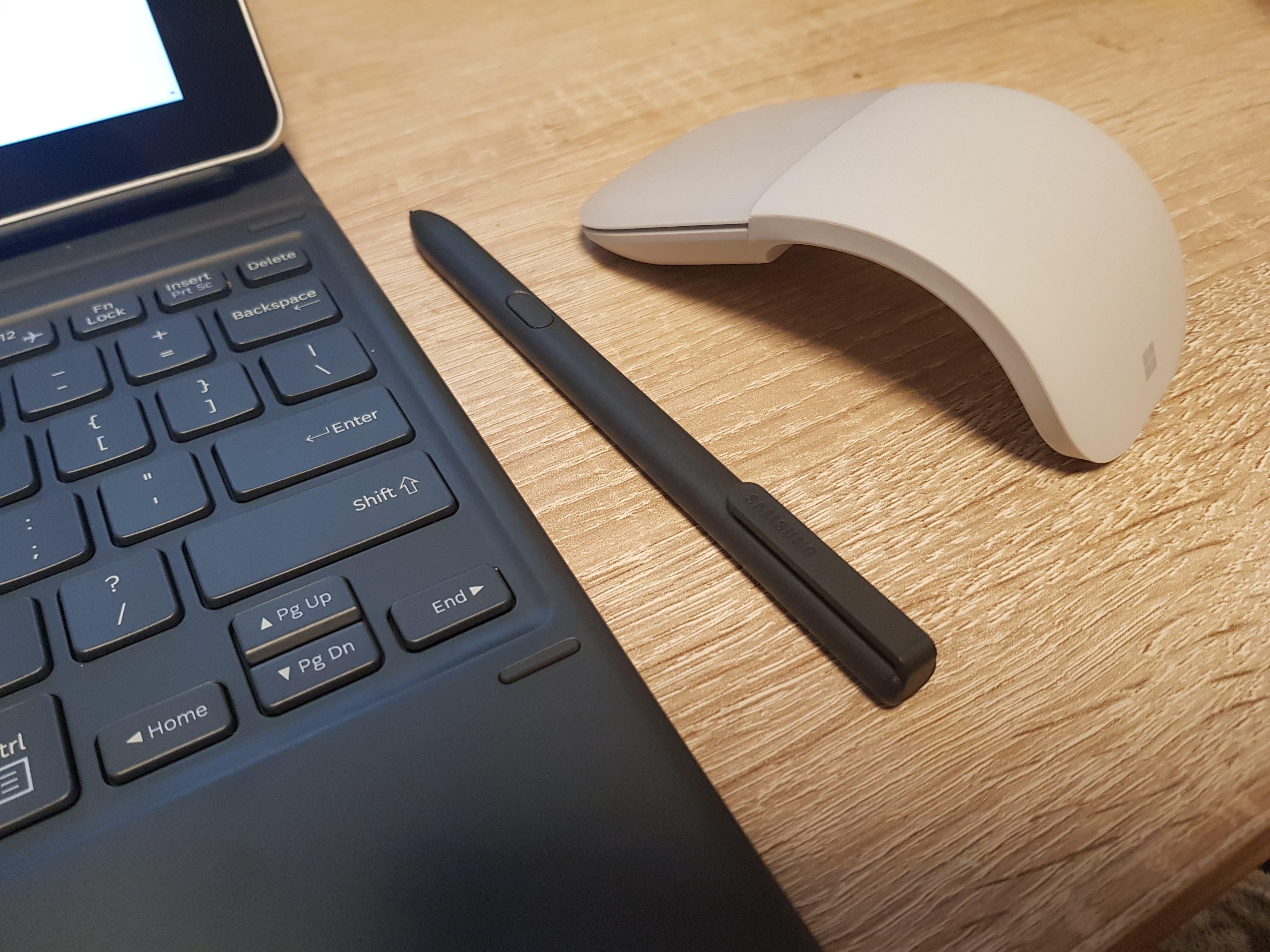 Galaxy Book 10.6 開封レビュー】SペンとWindowsのコンビが最高!!