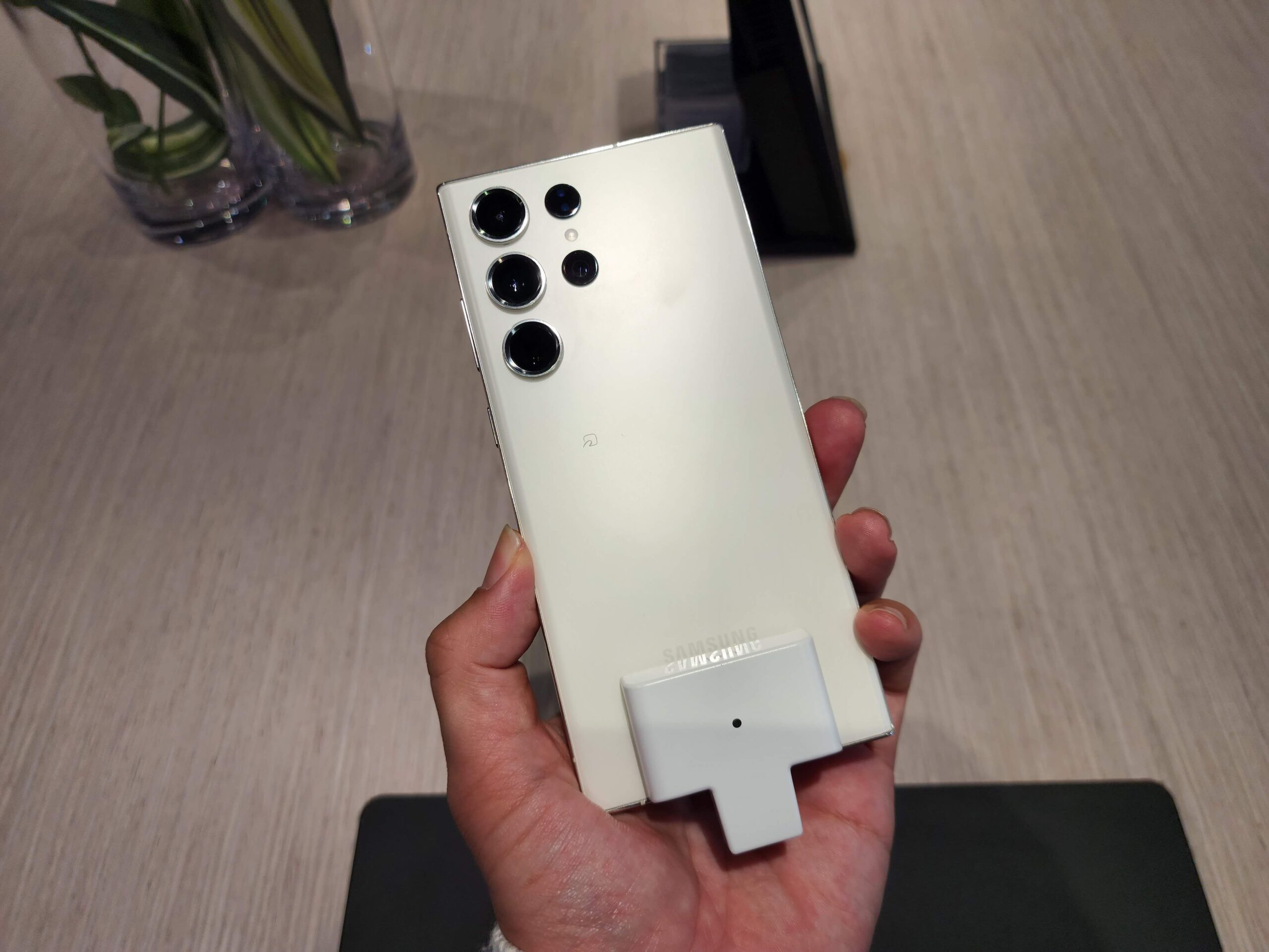 国内版Galaxy S23 Ultraを実機レビュー!チップセットの進化と「完全版