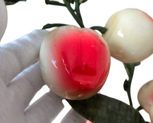 桃の置物：中国の伝説が宿る、魔除けと長寿を招く縁起物 商品詳細