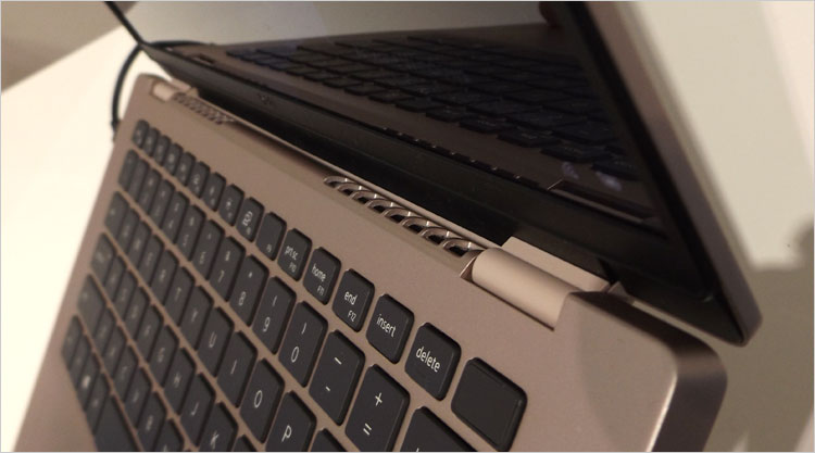 Inspiron 14-7490のカラーバリエーション【アイス・ベリー】