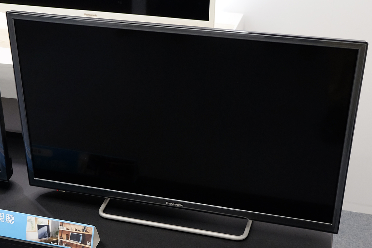 パナソニック、チルト機構搭載でネット動画も強化した32/24型液晶