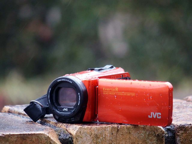 我が子の試合がテレビ中継のように！ 動画撮影中にスコアを記録、JVC