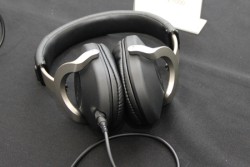 ソニー、モニターヘッドホン5機種を発売 －フラグシップ「MDR-Z1000