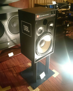 ハーマン、JBLの創立70周年記念モデル「4312SE」。ウーファーや