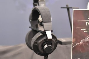 ヘッドフォン祭＞「D7000」試聴機、“イヤホンガチャ”大盛況のfinal