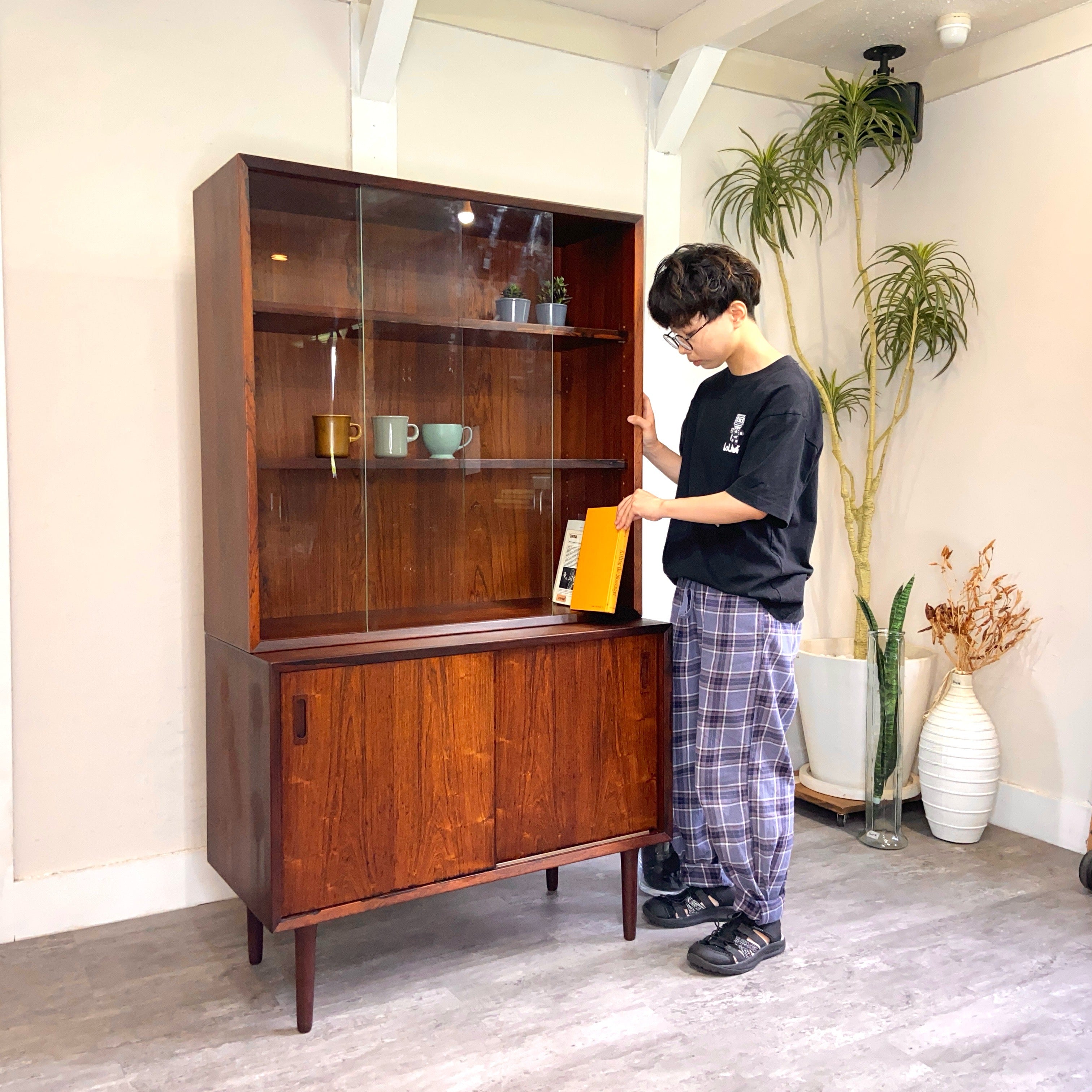 LYBY Mobler ガラスキャビネット カップボード ディスプレイシェルフ