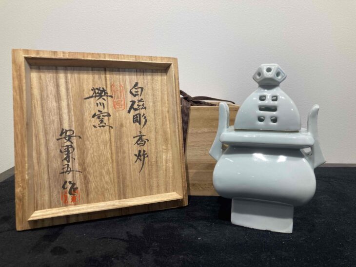 安 東五 作『白磁彫 香炉 樊川窯』 買取価格相場｜骨董品買取 緑和堂
