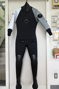ドライスーツ - フルオーダーのウェットスーツ チコ