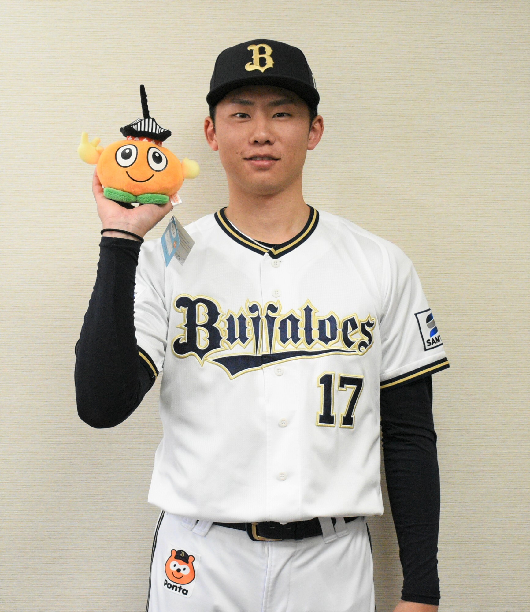 オリックス・バファローズの曽谷龍平投手による「斑鳩町ふるさと納税