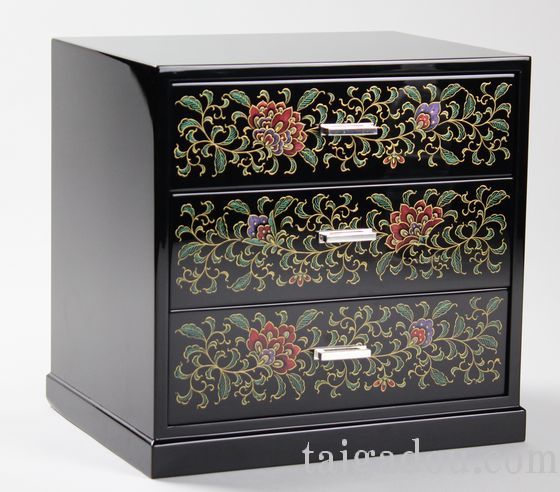 飾小箪笥 宝相華沈金 660,000円（税込） | 輪島塗の塗師屋 輪島漆器